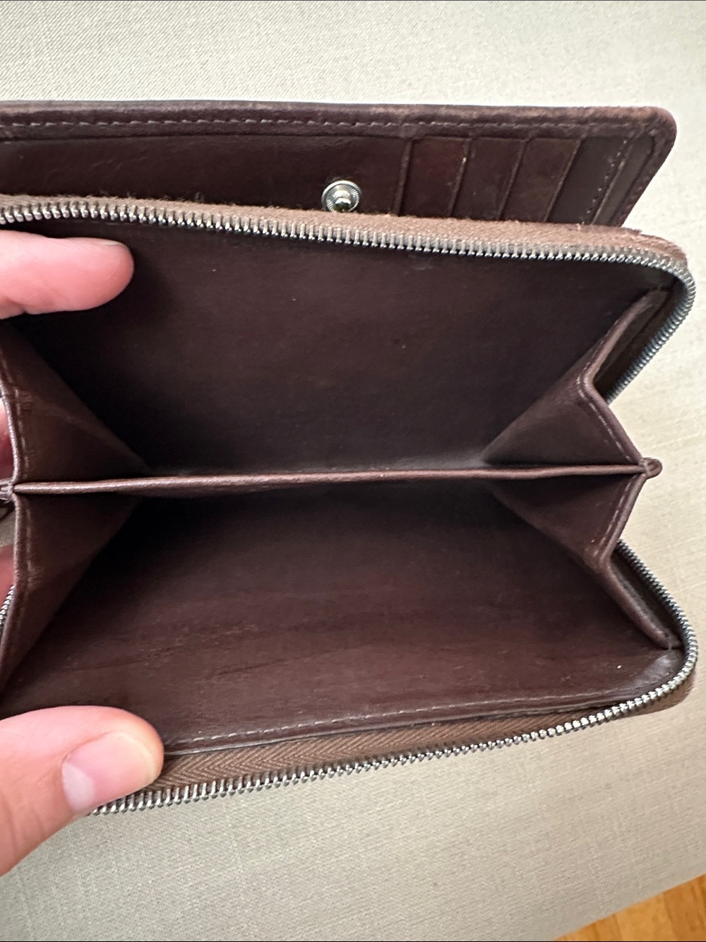 Vintage Coach Dark Brown Mahogany Leather Zip Around Wallet - Picture 7 of 10